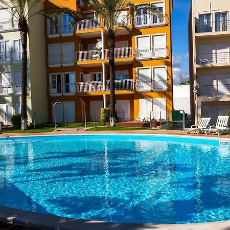 Globe 33 - Location & The Strip * Albufeira