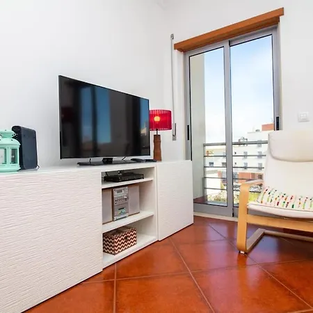 Globe 33 - Location & The Strip * Albufeira