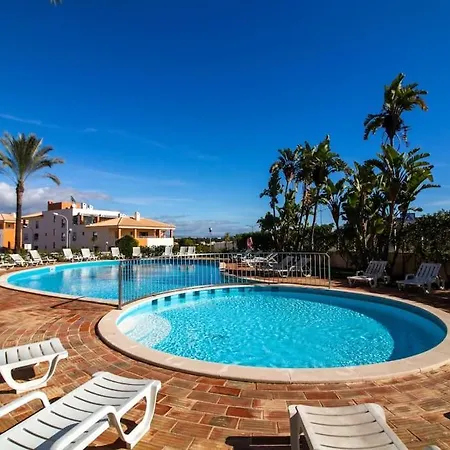 Globe 33 - Location & The Strip Albufeira